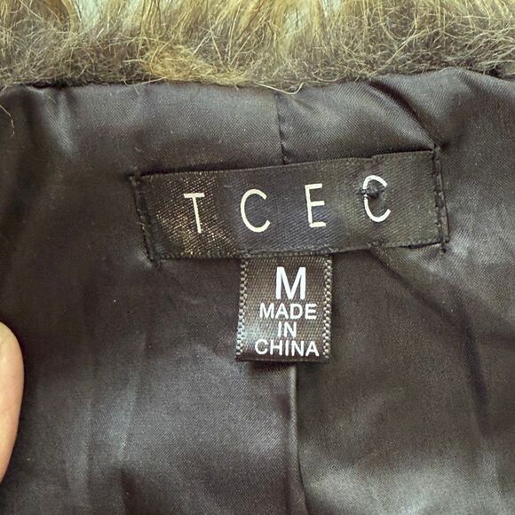 TCEC Faux Fur Fully Lined Vest, Size Medium - Picture 8 of 9